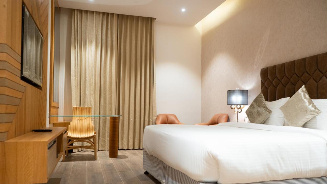 Clarks Inn Suites Кангра Екстериор снимка