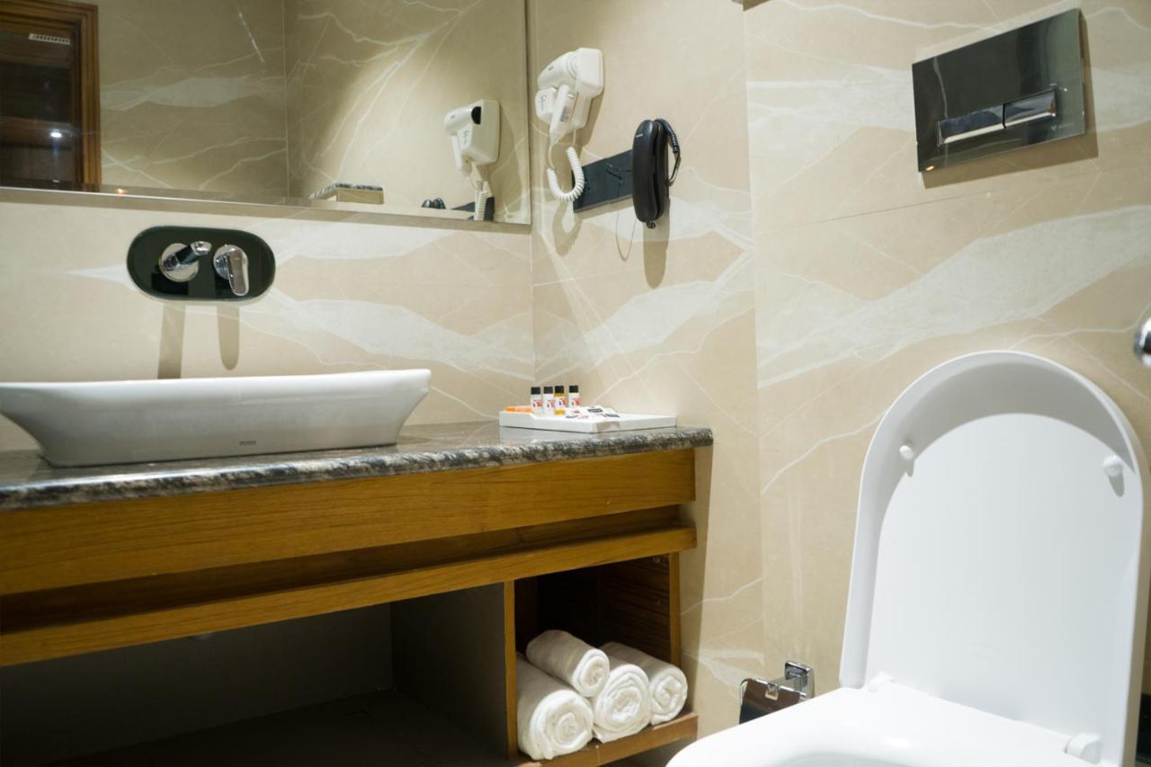 Clarks Inn Suites Кангра Екстериор снимка