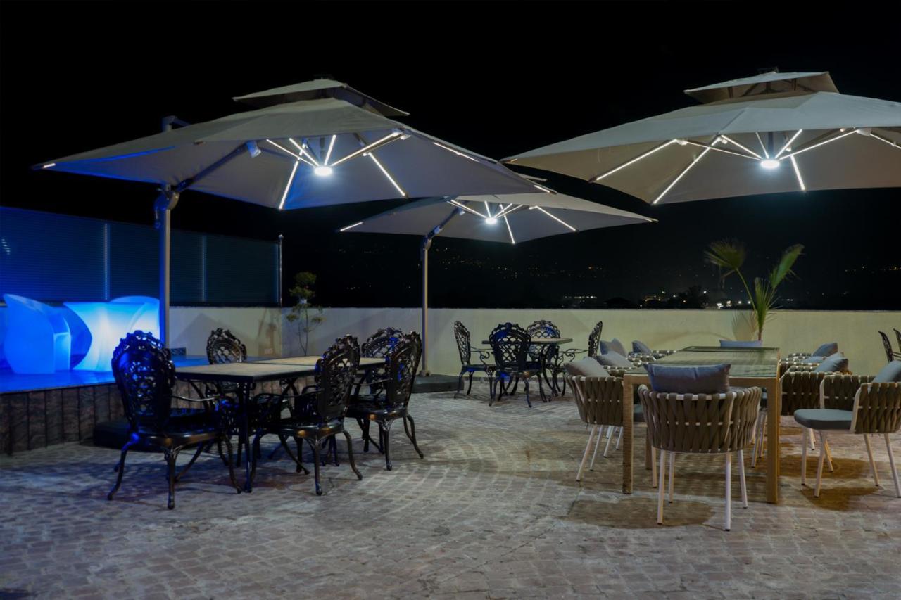 Clarks Inn Suites Кангра Екстериор снимка