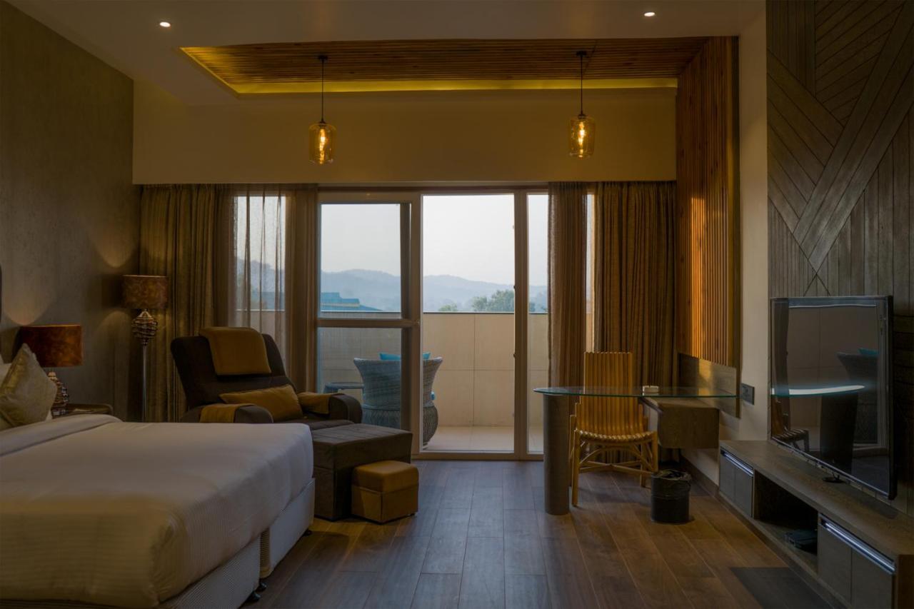 Clarks Inn Suites Кангра Екстериор снимка
