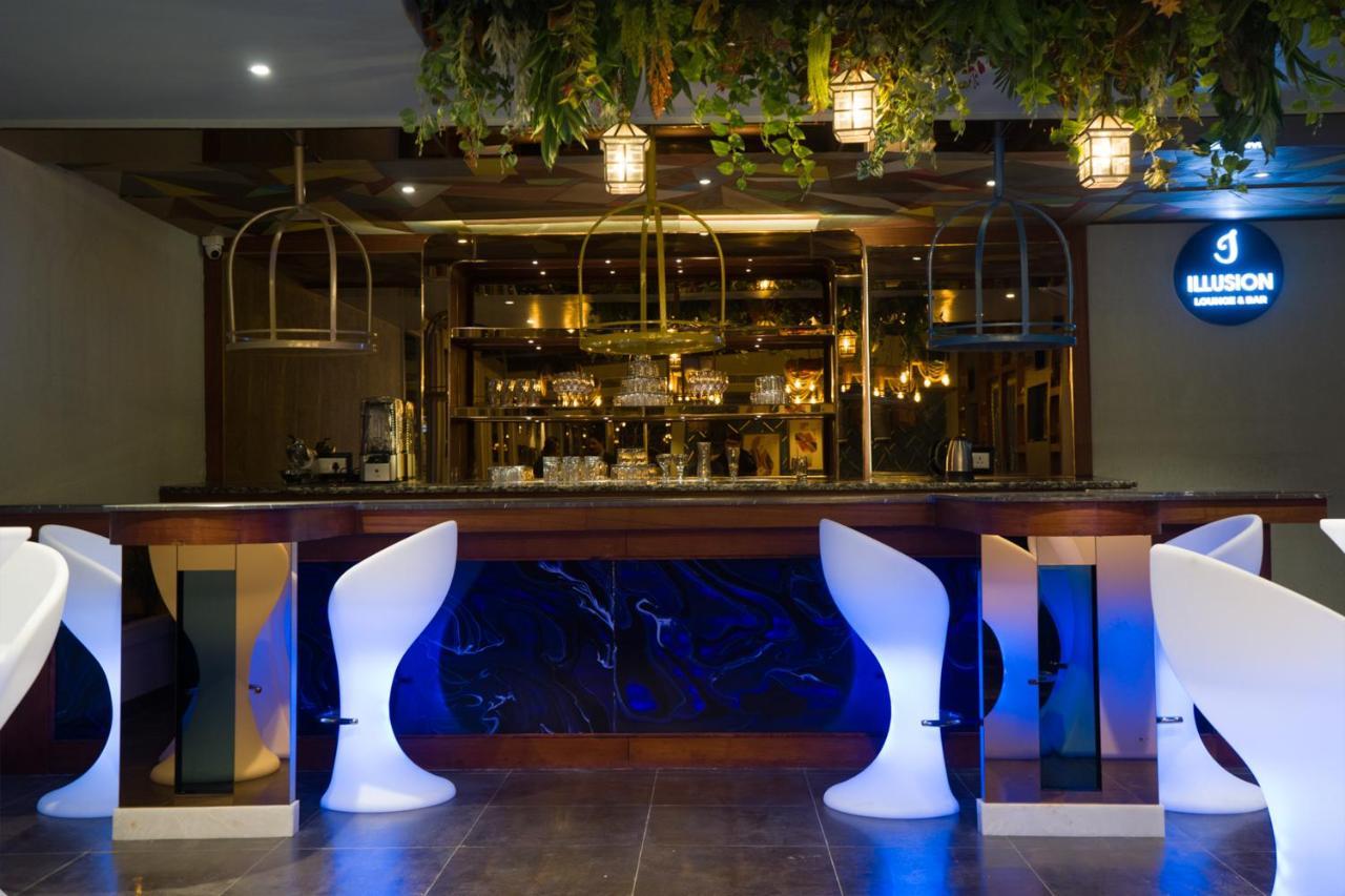 Clarks Inn Suites Кангра Екстериор снимка