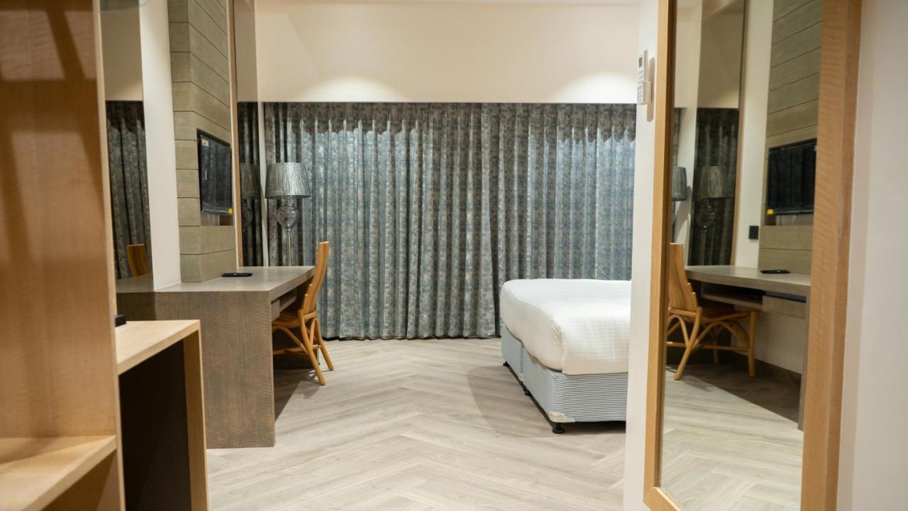 Clarks Inn Suites Кангра Екстериор снимка