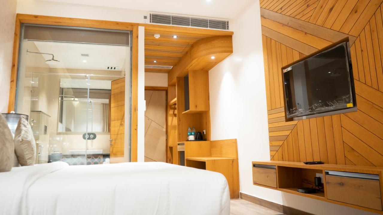 Clarks Inn Suites Кангра Екстериор снимка