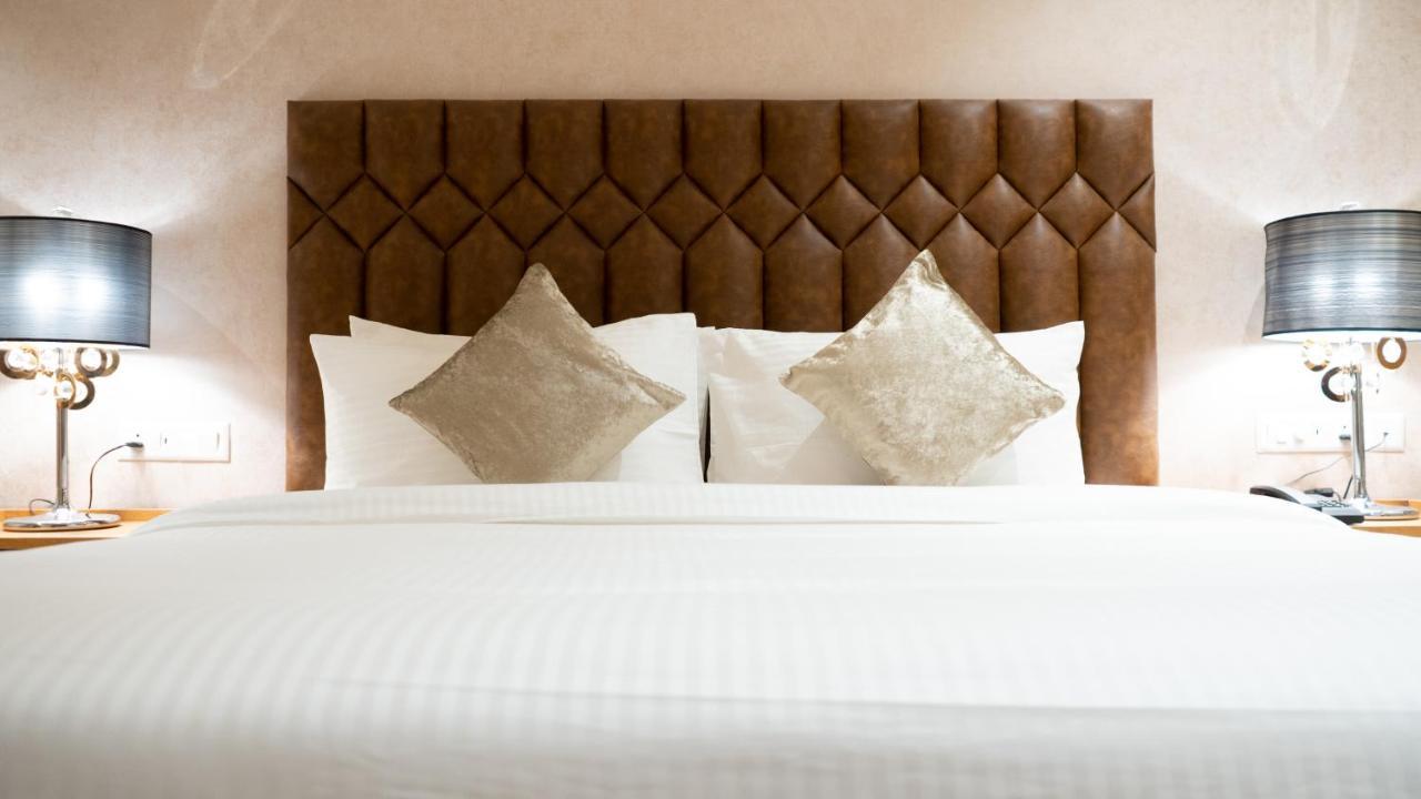 Clarks Inn Suites Кангра Екстериор снимка