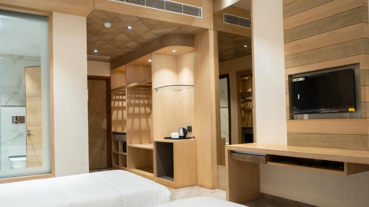 Clarks Inn Suites Кангра Екстериор снимка