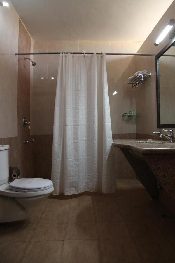 Clarks Inn Suites Кангра Екстериор снимка