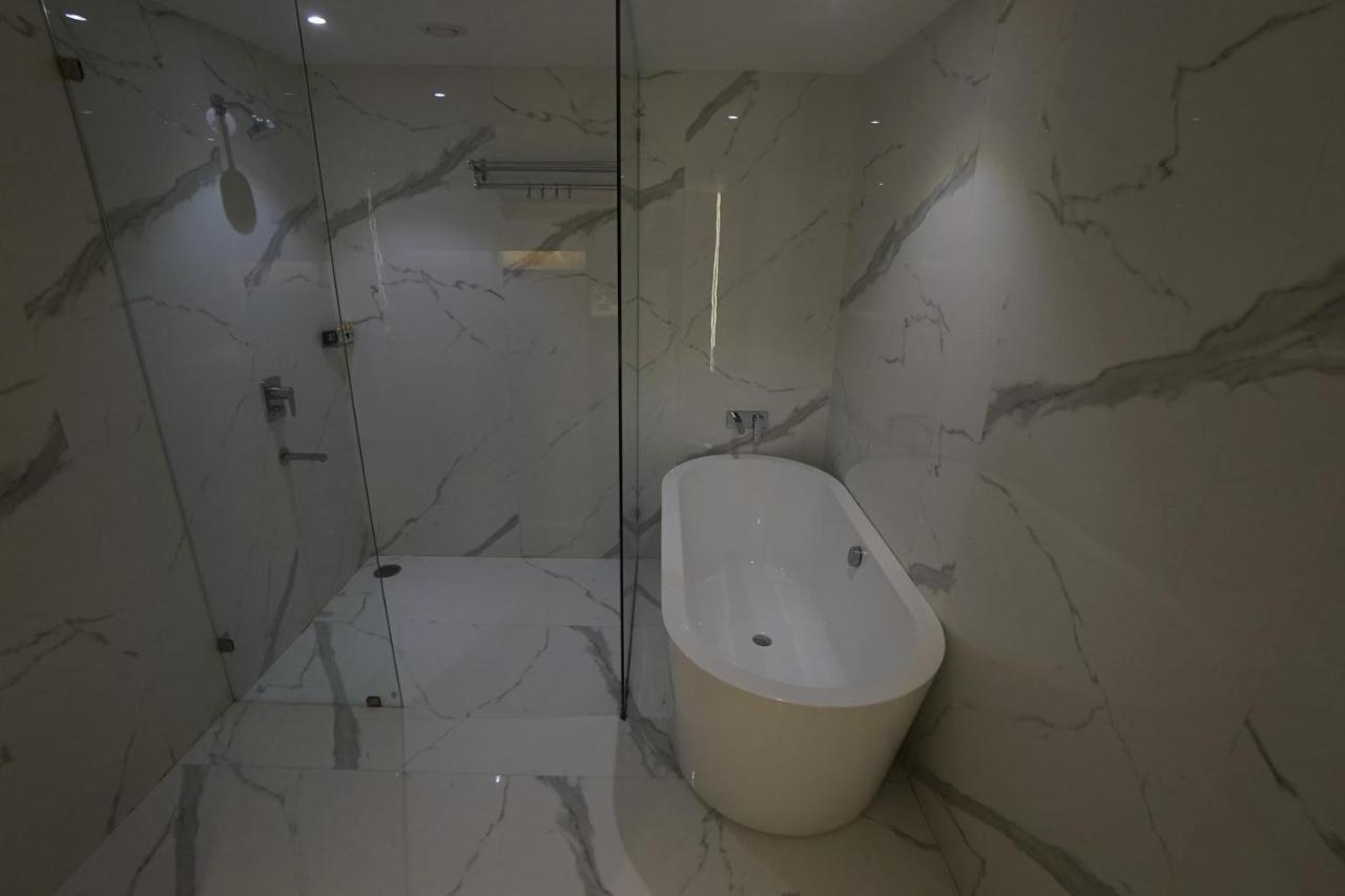 Clarks Inn Suites Кангра Екстериор снимка