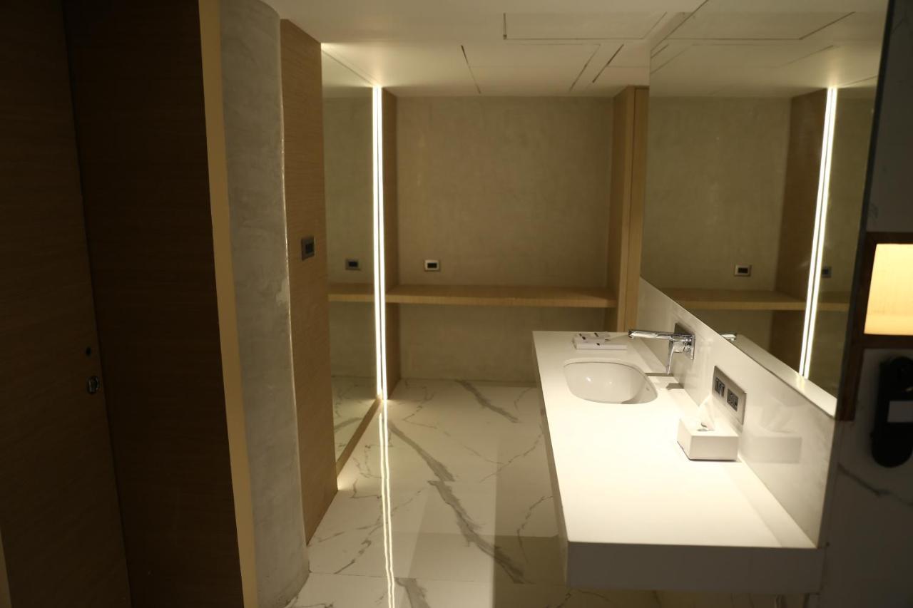 Clarks Inn Suites Кангра Екстериор снимка